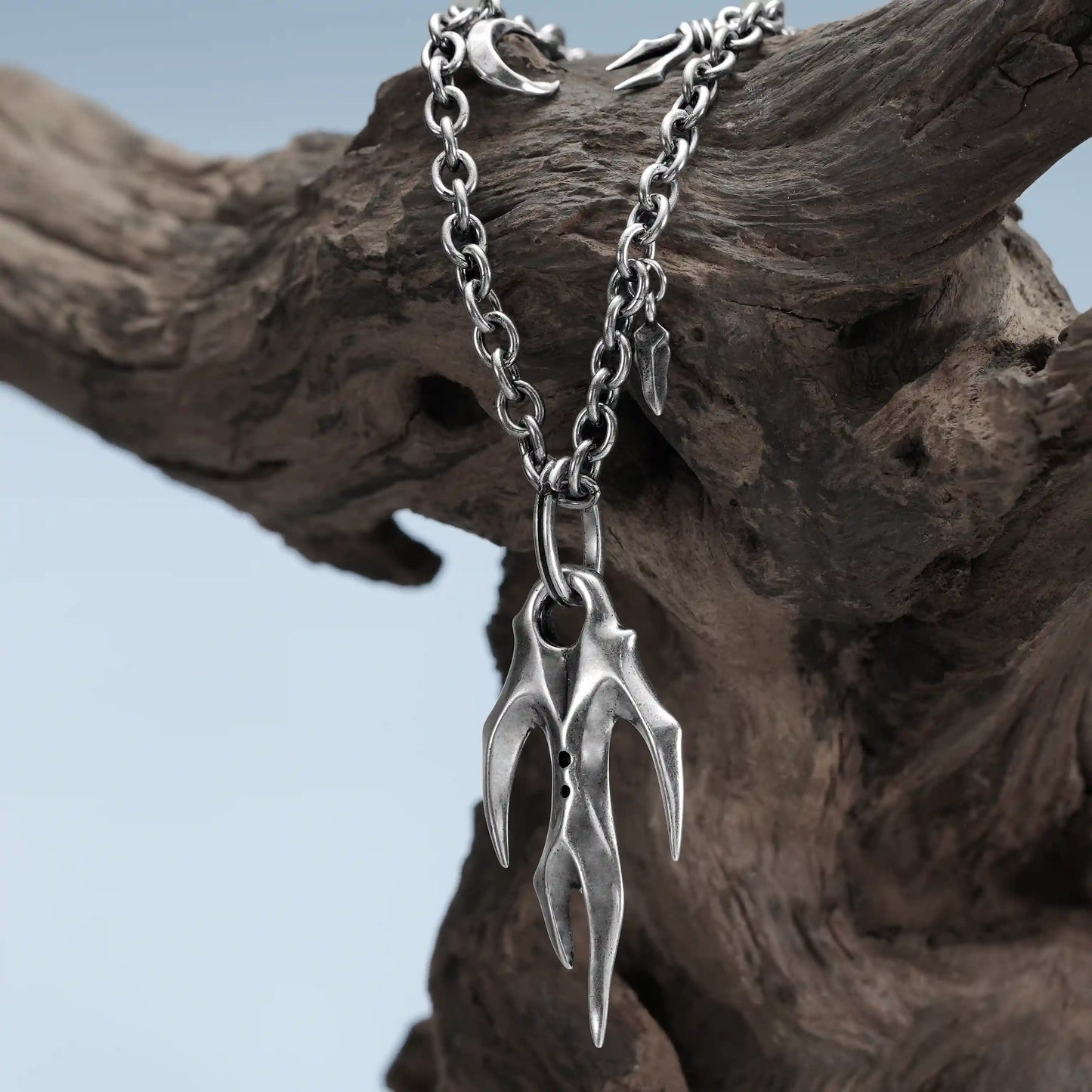 FERAL HUSK NECKLACE